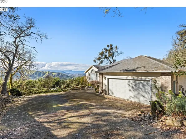 1385 SE Laurel Ct, Roseburg, OR 97470