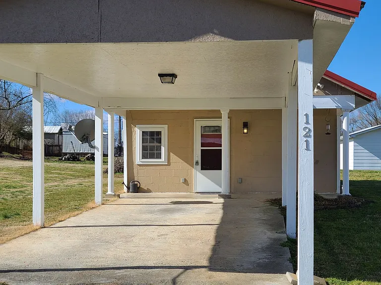 121 Fairfax Rd — Photo 30