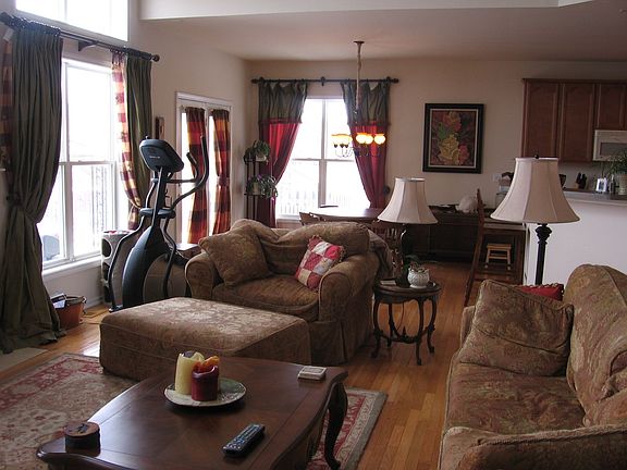 Open floor plan, kitchen overlooks family and breakfast rooms