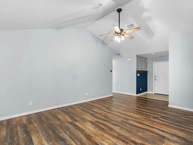 116 Fairoaks Dr — Photo 5