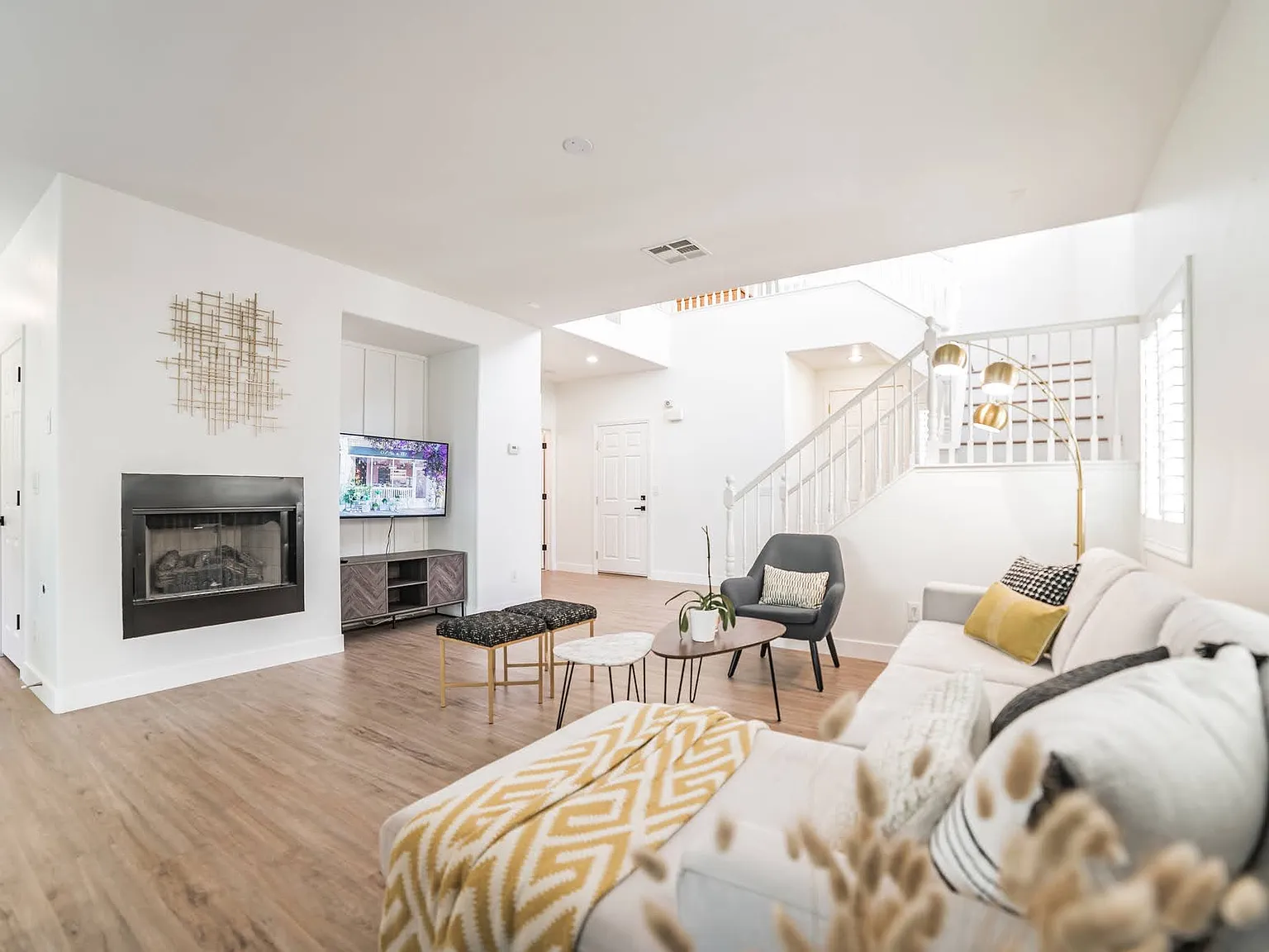 10470 Sky Gate St — Photo 2