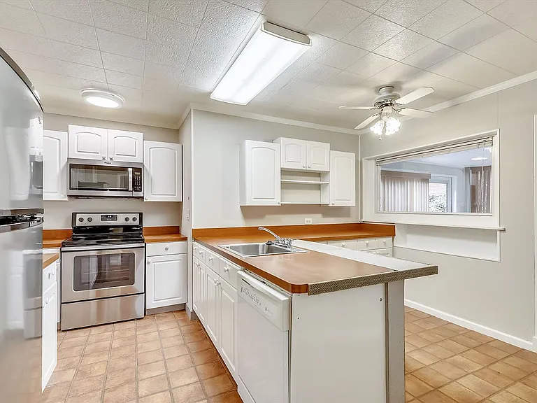 3503 E West Hwy — Photo 2