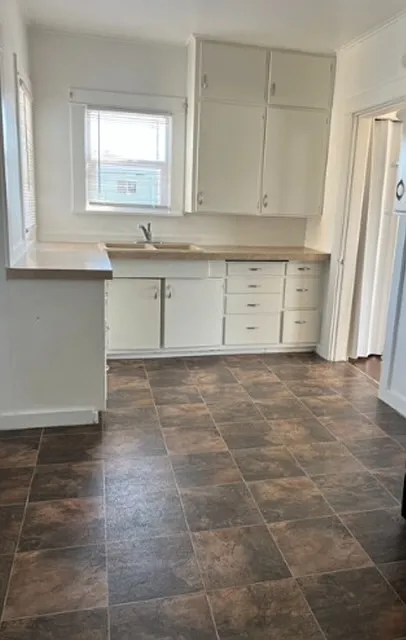 308 W Market St — Photo 4