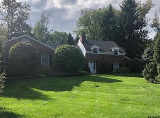 20 Chestnut Hill Rd N, Loudonville, NY 12211
