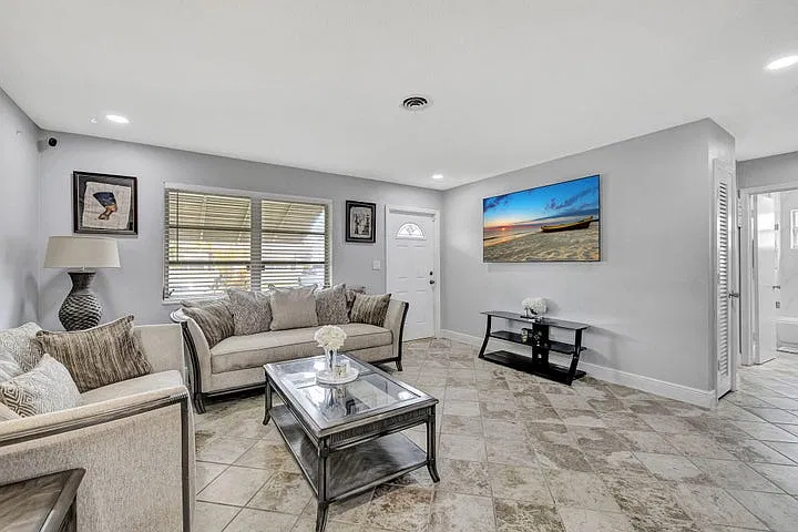 2 bed, 1008 sqft, $2,649 — Photo 3