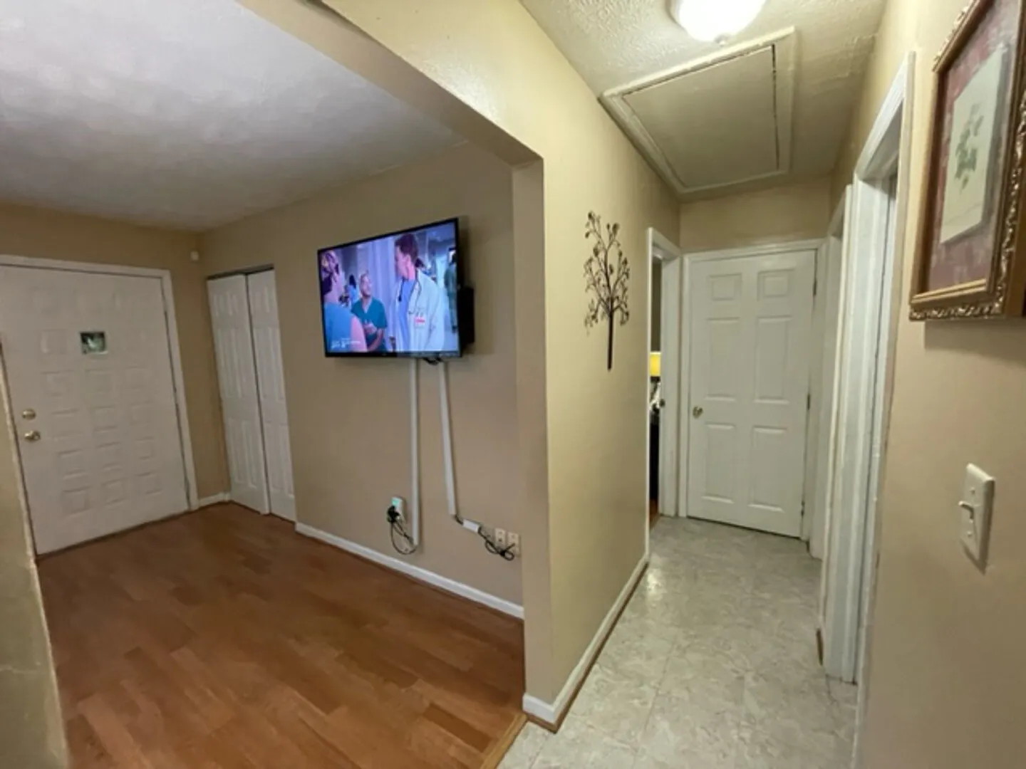Liberty House: A Beautiful 3 Bedroom Bungalow Close To A Park — Photo 3
