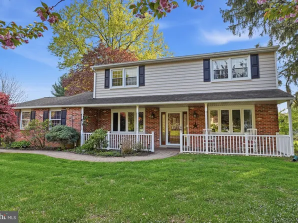 165 W Julianna Dr, Churchville, PA 18966