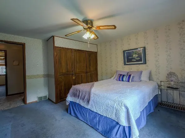 1075 Brookwood Ln, Glenolden, PA 19036