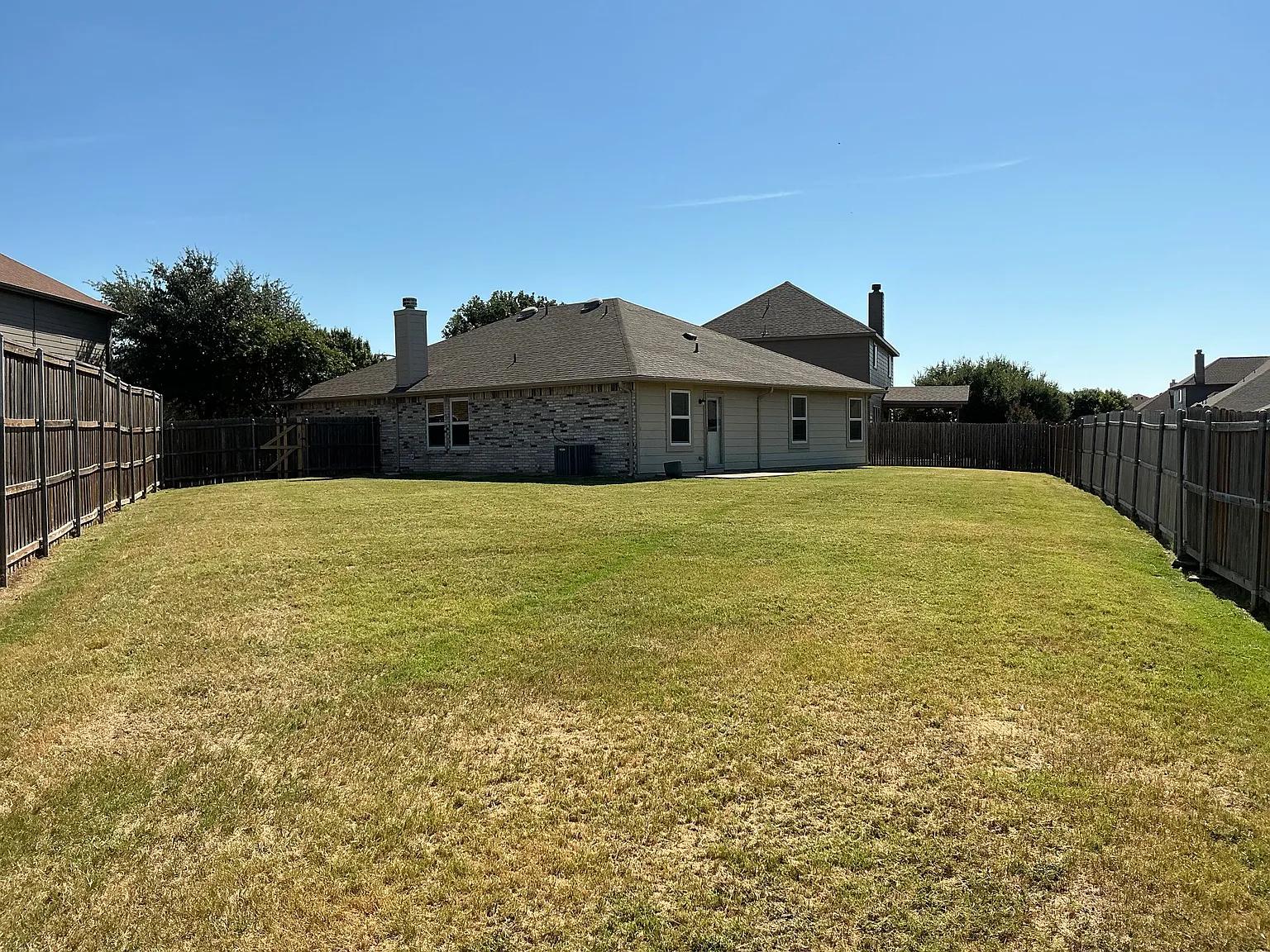 3 bed, 1868 sqft, $2,400 — Photo 3