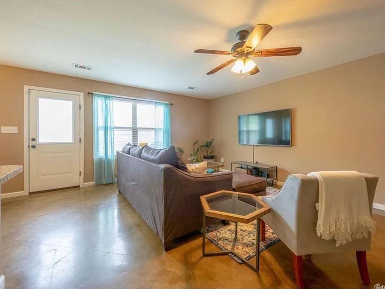 1722 Milburn Dr — Photo 8