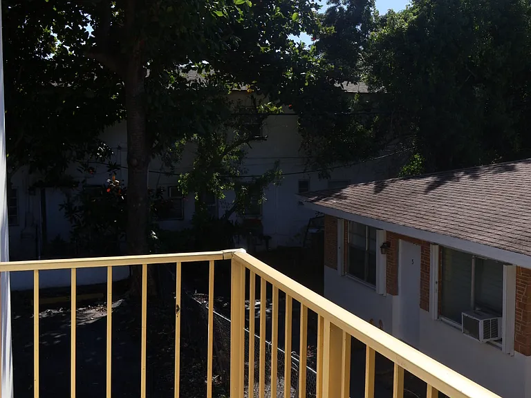 528 SW 6th St #6 — Photo 29