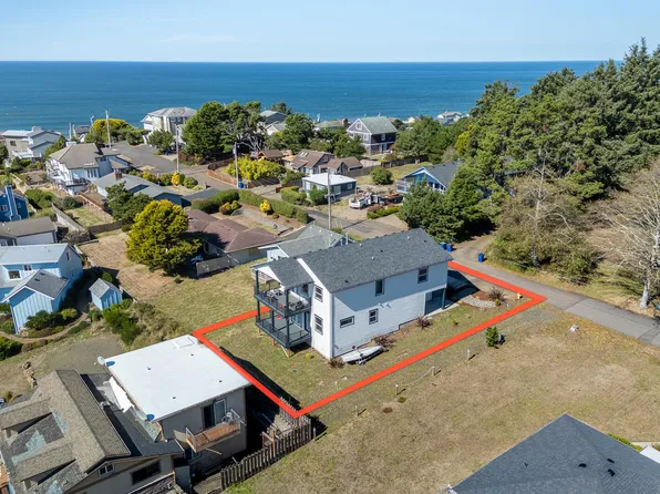 1956 NW 51st St, Lincoln City, OR 97367