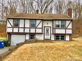8 Smith Ave, Norwich, CT 06360