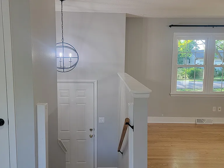 10706 N McGee St — Photo 2