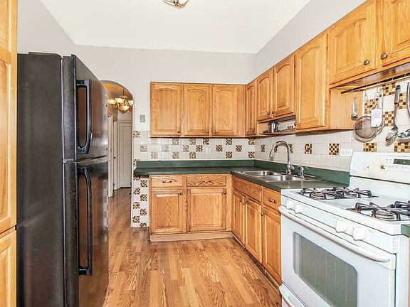 4th image of 926 Boynton Ave
