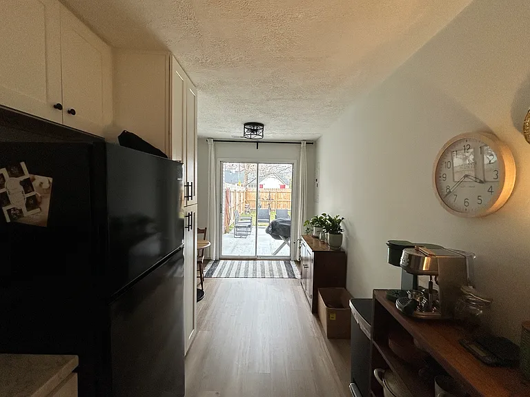 1318 Damyien Arch — Photo 15