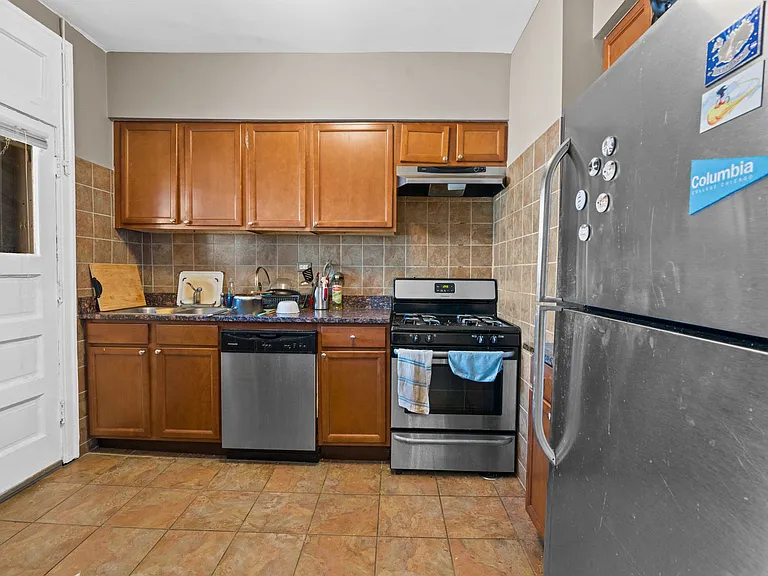 3501 N Pine Grove Ave — Photo 16