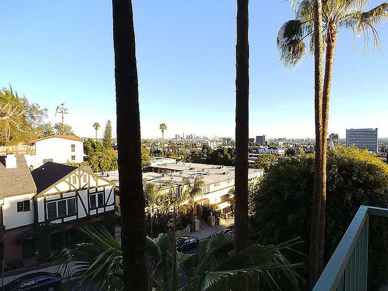 Five Star Suites — Photo 142