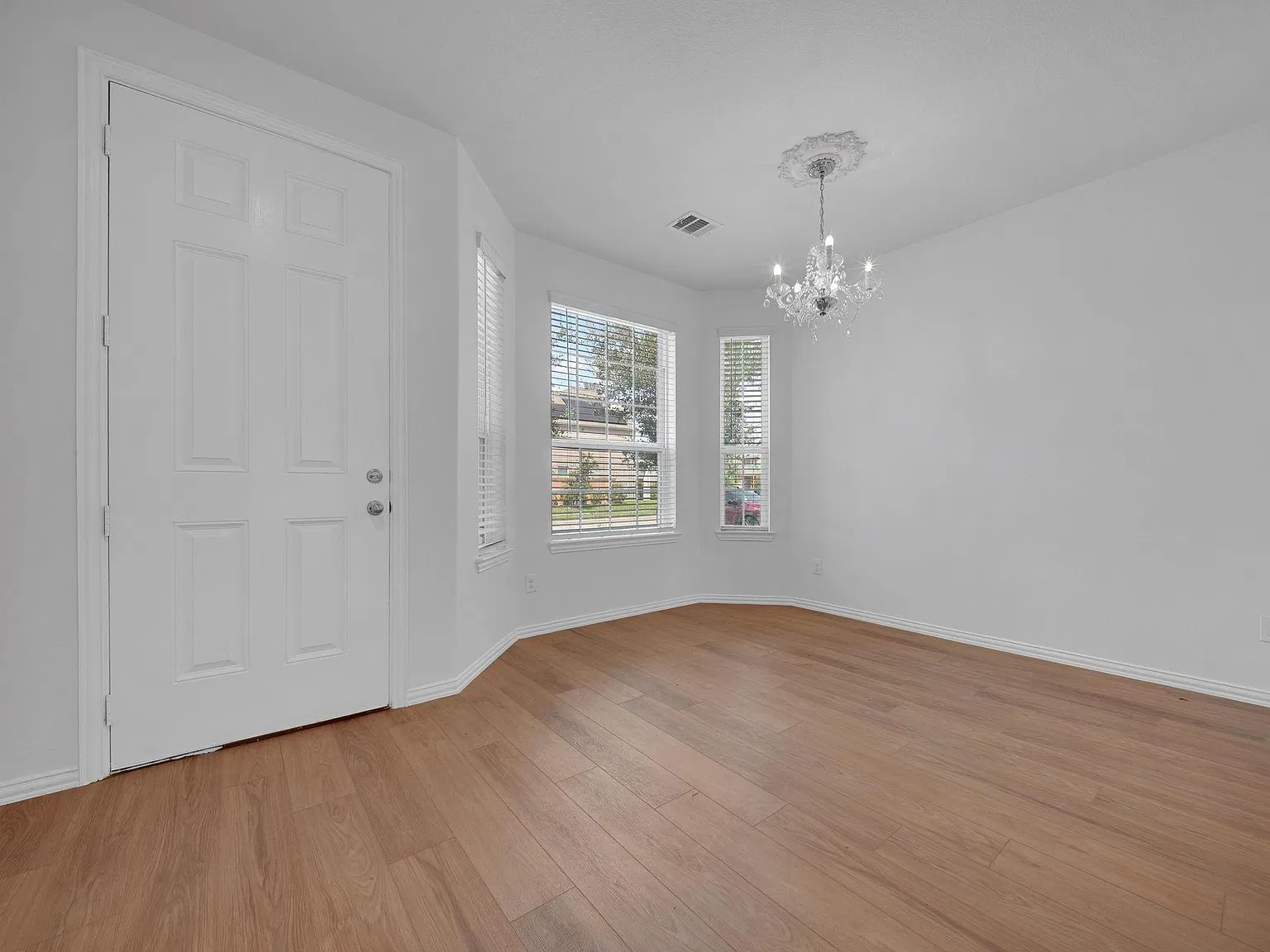 3 bed, 2.0 bath, 1675 sqft, $2,375 — Photo 3