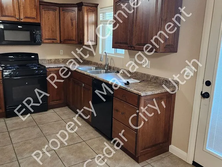 370 W 1425 N #5 — Photo 5