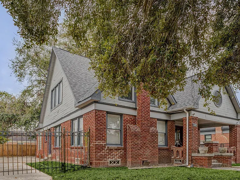 2410 Cleburne St — Photo 3