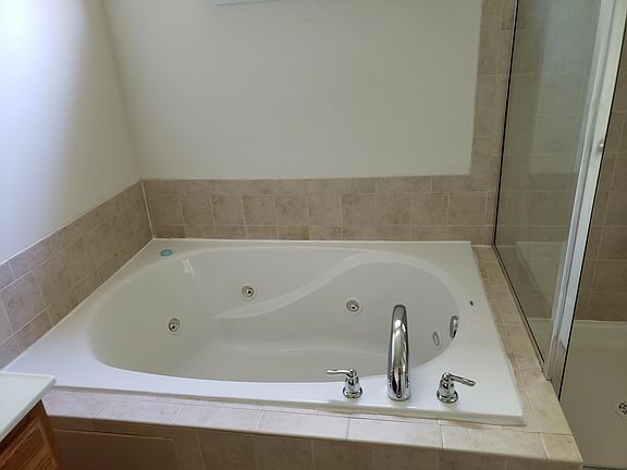5th image of 108 Sophia Ct