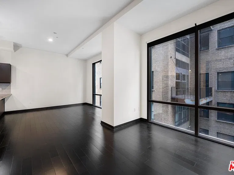 655 S Hope St #1006 — Photo 11