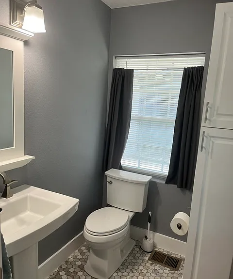 923 N Shine Ave — Photo 4