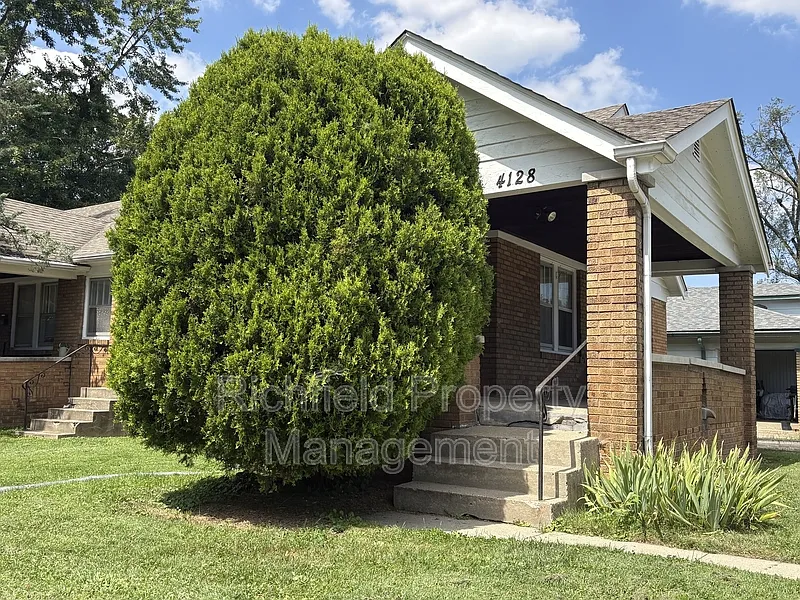 2 bed, 1.0 bath, $1,000 — Photo 2
