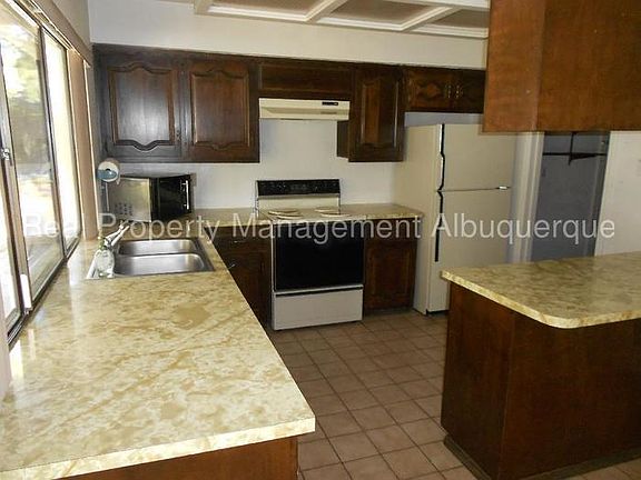4th image of 4817 Baja Ct NE