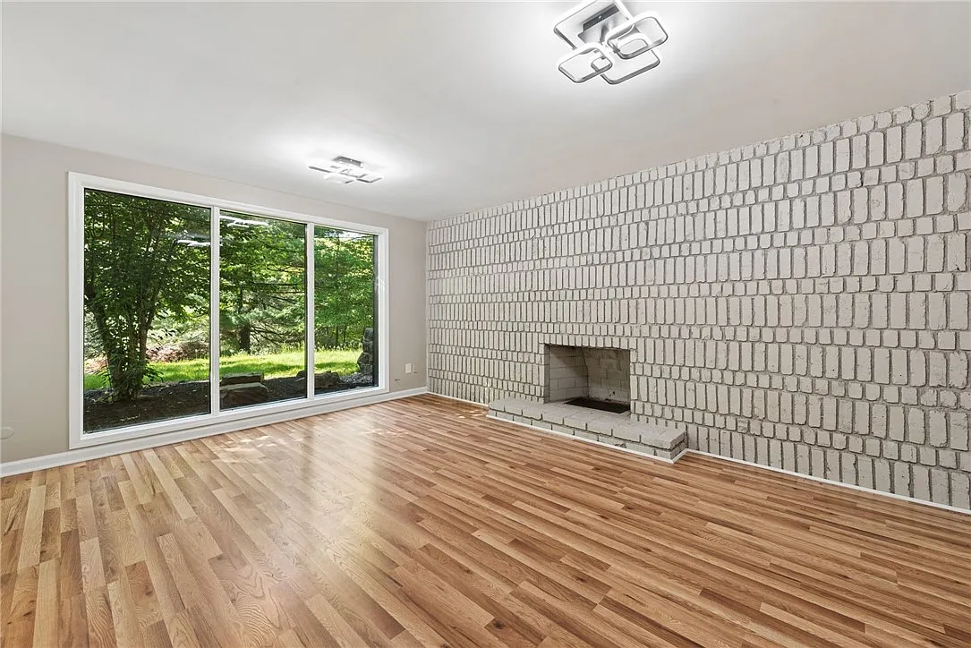 3 bed, 2.5 bath, 2042 sqft, $3,100 — Photo 4