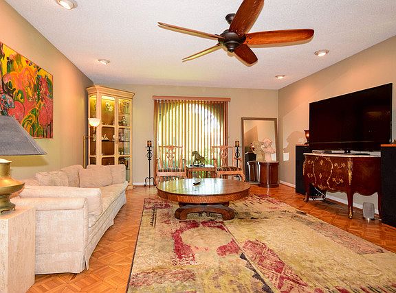4th image of 2225 Valencia Dr