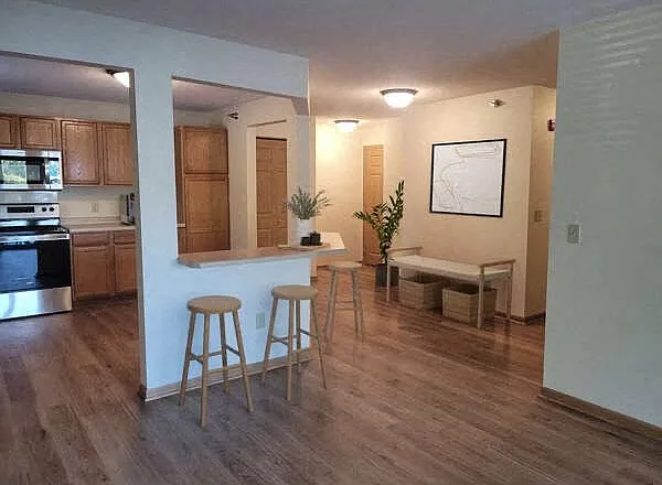 Lakewood Place Apartments — Photo 9
