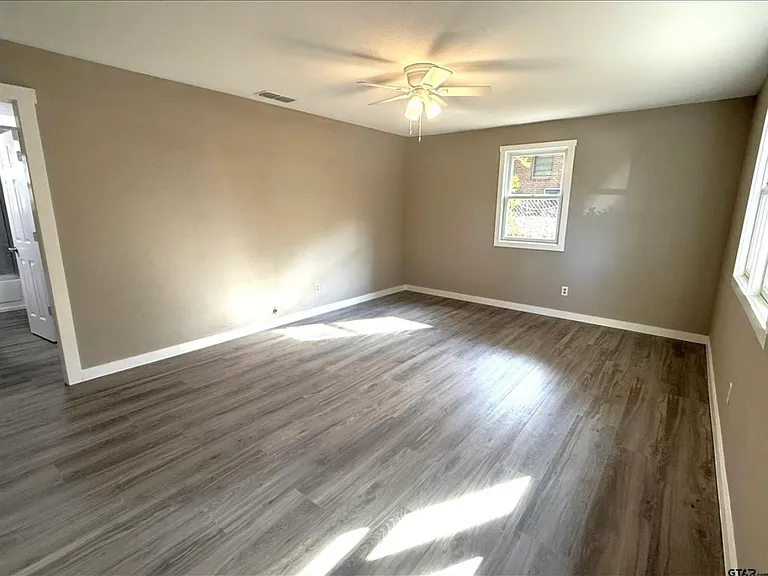 606 Walnut Cir — Photo 3