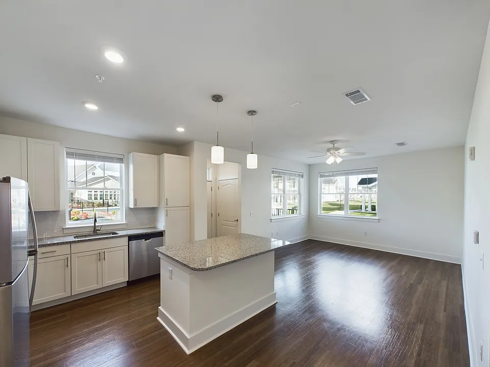 270 Arsdale Ave #26-102