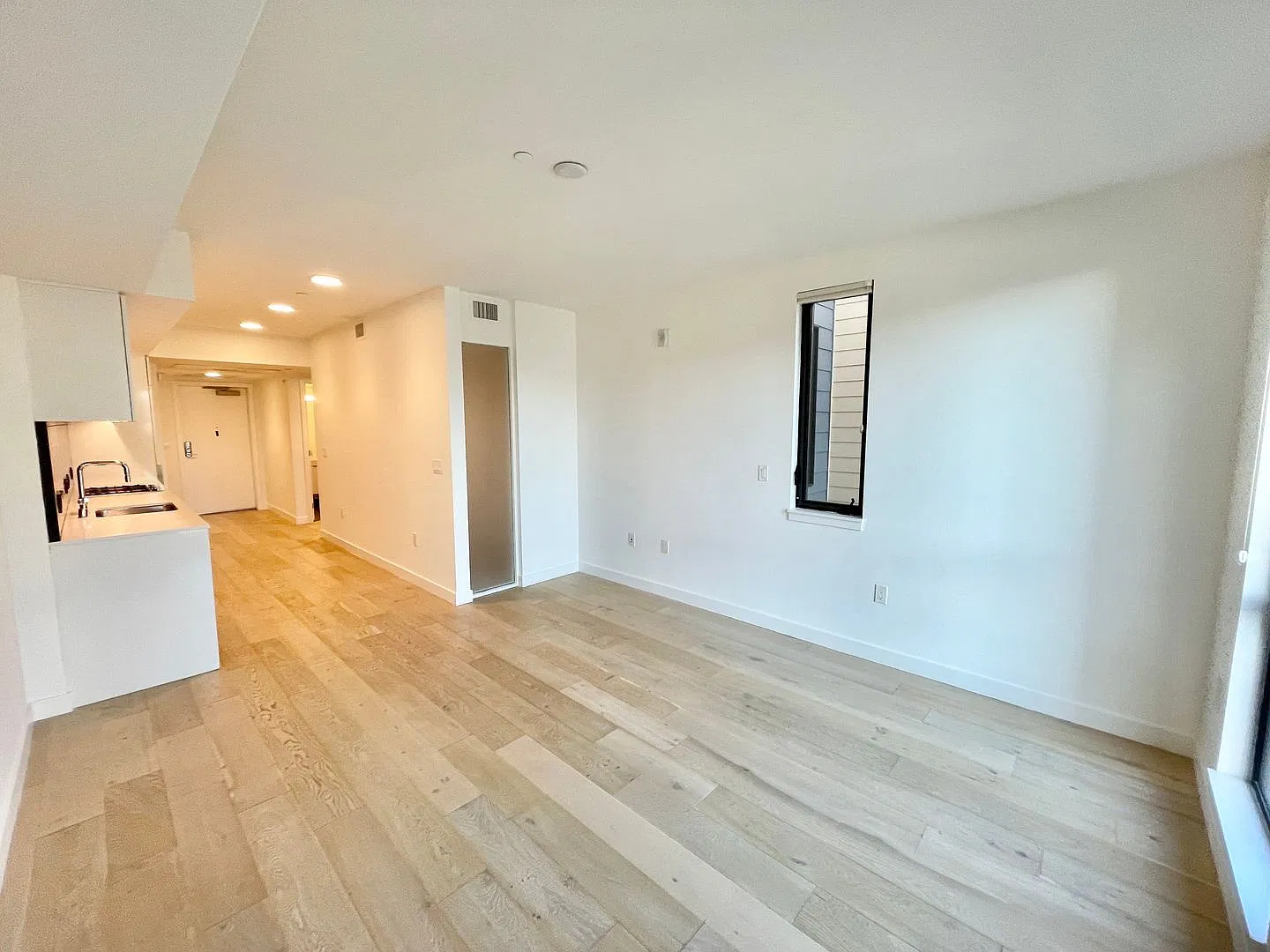 Soma, Fitness Center, Shared Rooftop W/ Stunning Views, Laundry - Progressive — Photo 4