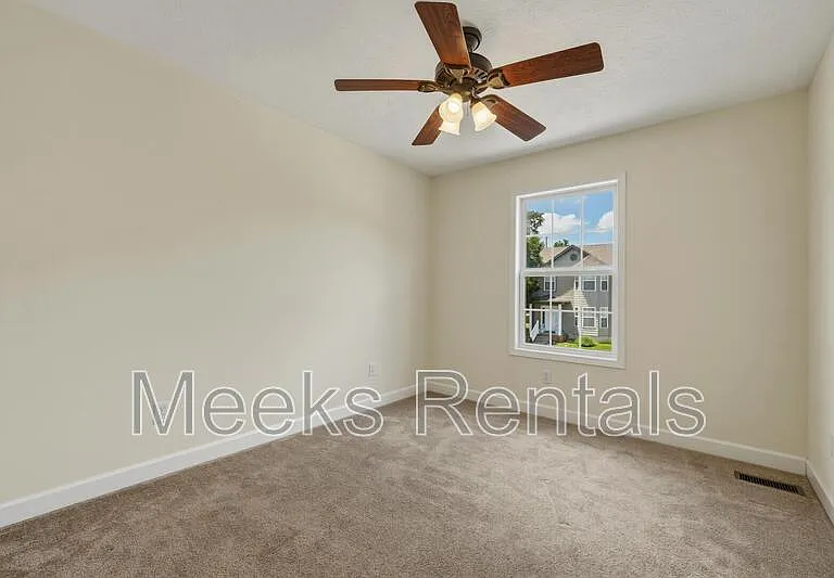 Ariel Pointe Townhomes — Photo 20