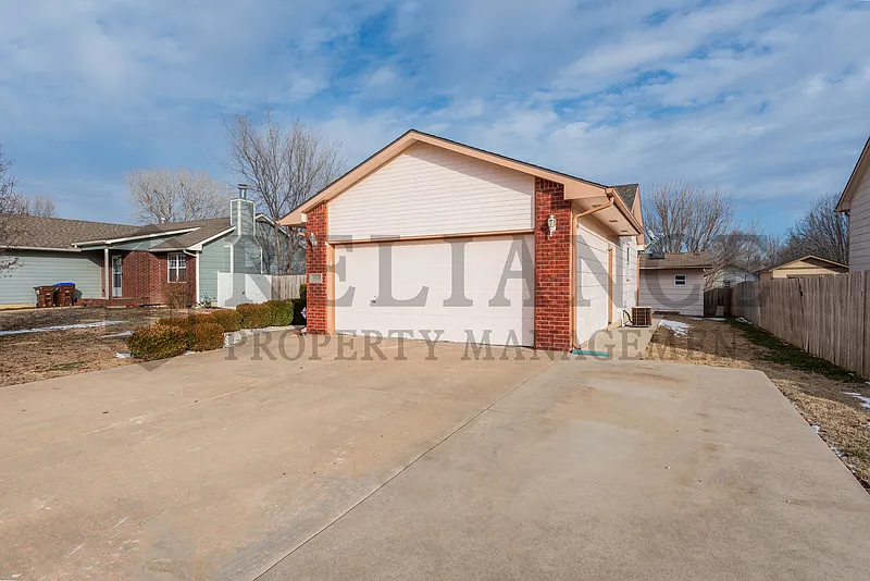3 bed, 2.0 bath, 1500 sqft, $1,650 — Photo 3
