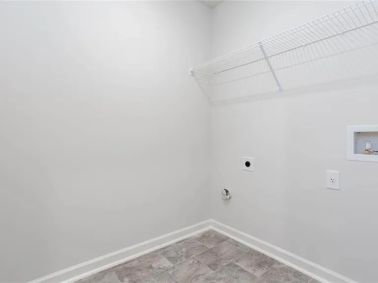 131 Landsdowne Way — Photo 22