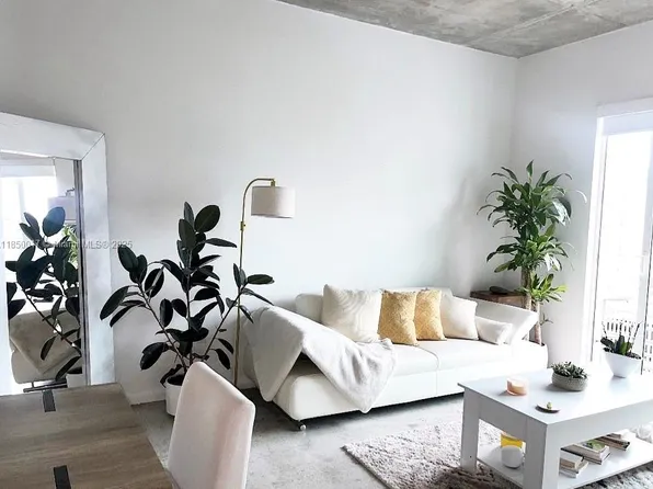 234 NE 3rd St APT 1105, Miami, FL 33132