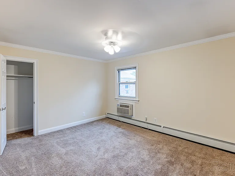 Nassau Arms Apartments — Photo 42