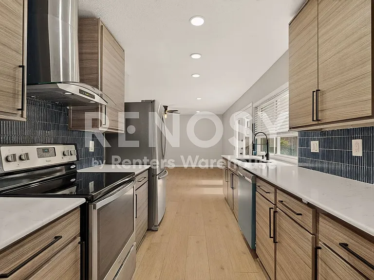 913 Overdowns Dr — Photo 14