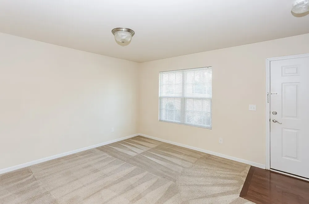 4 bed, 2.5 bath, 2030 sqft, $2,135 — Photo 4