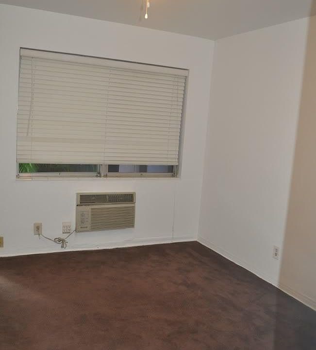 1st image of 813 SE 13th St #4
