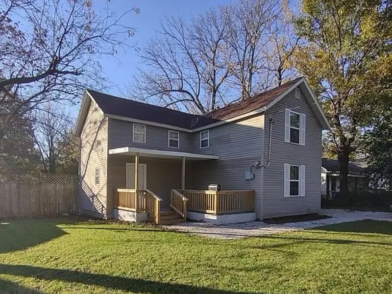1881 N Campbell Ave — Photo 3