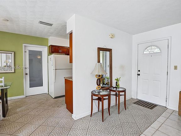5th image of 160 NW 34th St