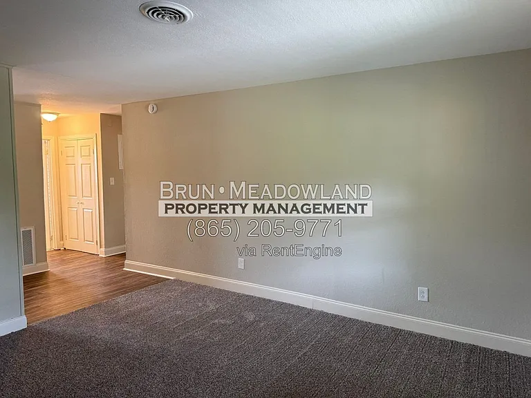 5540 N Broadway St #8 — Photo 2