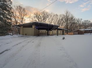 35 Castle Dr, Springfield, MI 49037