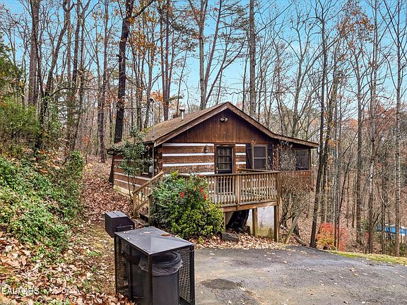 2nd image of 2335 Summer Ln