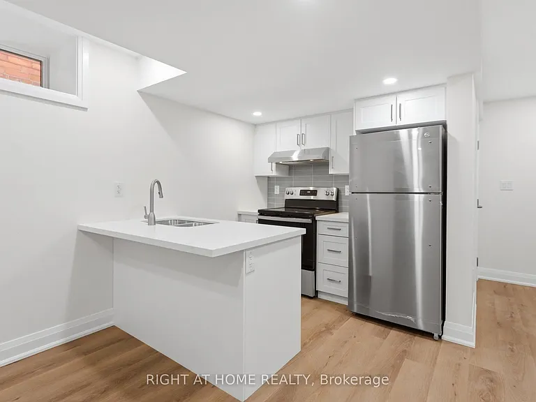 187 Oak Ave — Photo 3
